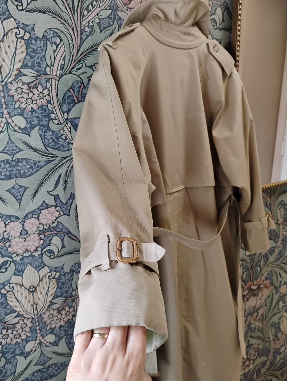 Vintage Burberrys Classic Khaki Trench Coat with Nova Check Lining - Picture 7 of 11